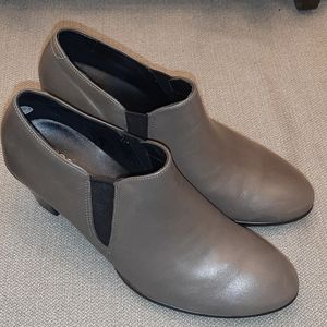 Ecco Women's Gray Taupe Ankle Booties